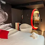 The Black Boutique -- Turistea