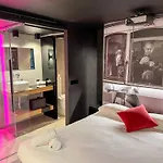 The Black Boutique -- Turistea