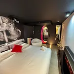 The Black Boutique -- Turistea