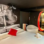 The Black Boutique -- Turistea