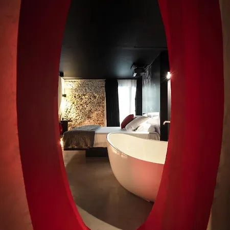 The Black Boutique -- Turistea Saragossa