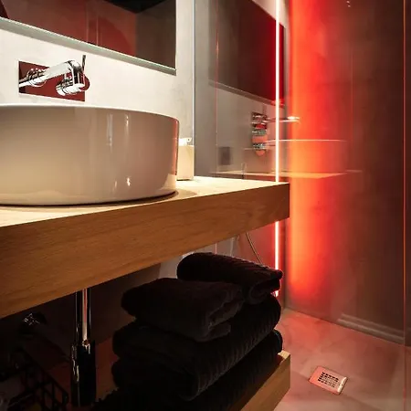 The Black Boutique -- Turistea Hotel Saragosse