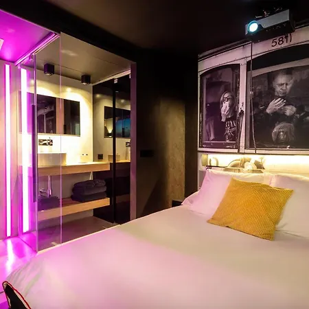 The Black Boutique -- Turistea Hotel