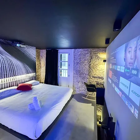 The Black Boutique -- Turistea Saragossa