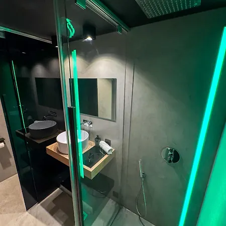 The Black Boutique -- Turistea 4* Saragosse