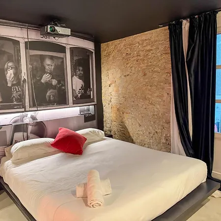 The Black Boutique -- Turistea Hotel