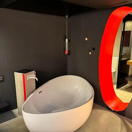 The Black Boutique -- Turistea Hotel Saragosse