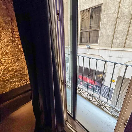 The Black Boutique -- Turistea Hotel