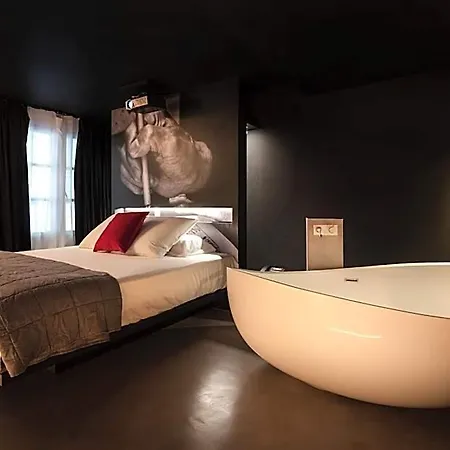 The Black Boutique -- Turistea 4* Saragossa