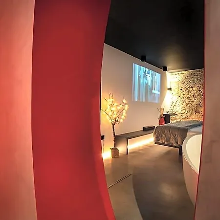 The Black Boutique -- Turistea Hotel