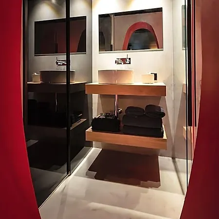 The Black Boutique -- Turistea Hotel Saragossa