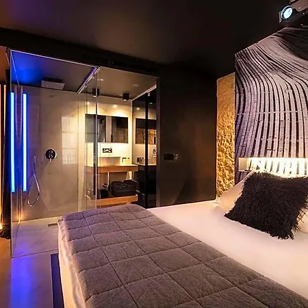The Black Boutique -- Turistea Hotel