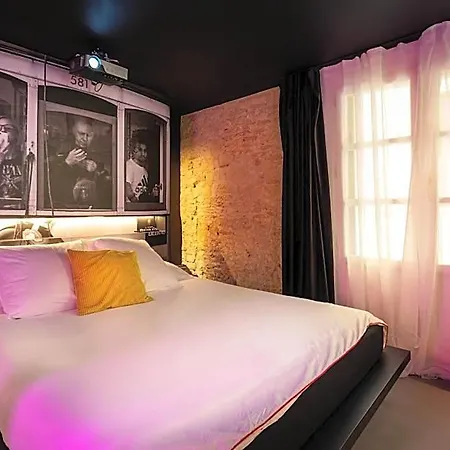 The Black Boutique -- Turistea Hotel Zaragoza