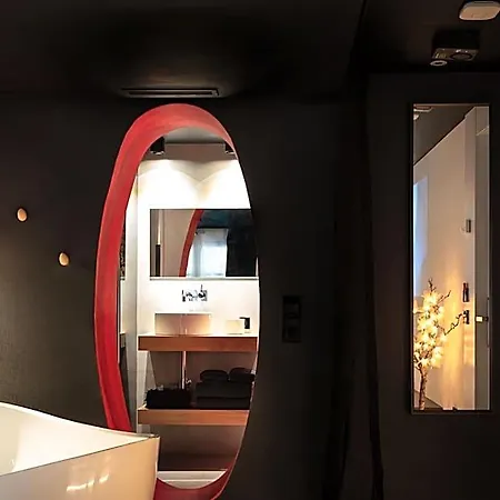 The Black Boutique -- Turistea Zaragoza