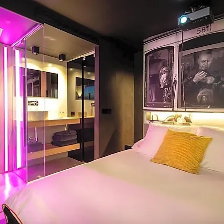 The Black Boutique -- Turistea Hotel